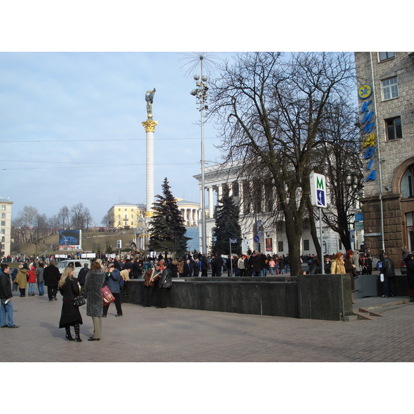 รูปถ่าย ยูเครน(Ukraine) เคียฟ(Kiev) ถนนเครชชาตือค(Kreschatyk Street) 2007-03 26