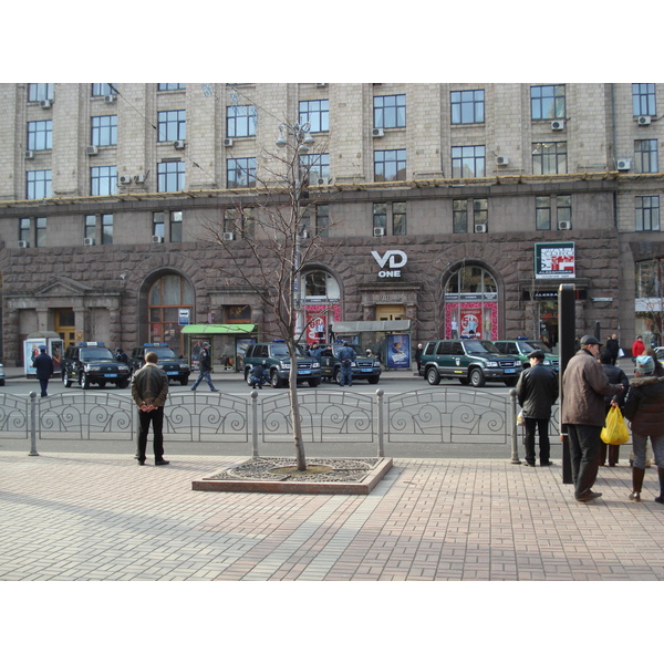รูปถ่าย ยูเครน(Ukraine) เคียฟ(Kiev) ถนนเครชชาตือค(Kreschatyk Street) 2007-03 6