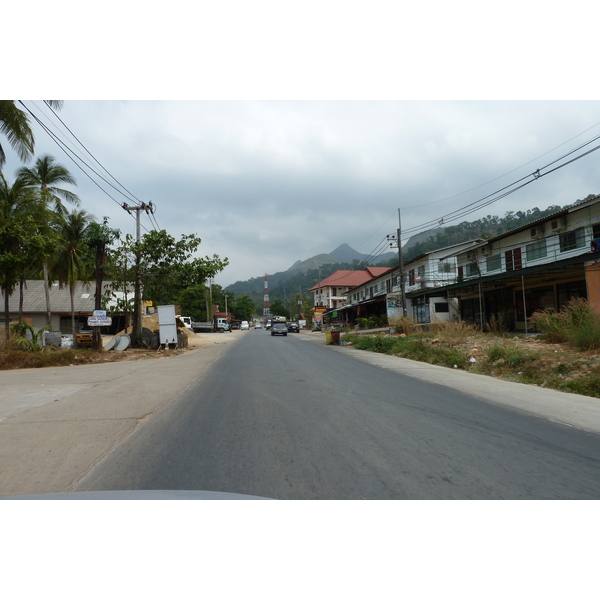 รูปถ่าย ไทย(Thailand) เกาะช้าง(Ko Chang) ถนนบนเกาะ(Island road) 2011-02 82