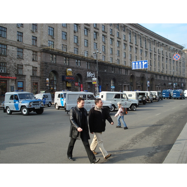 รูปถ่าย ยูเครน(Ukraine) เคียฟ(Kiev) ถนนเครชชาตือค(Kreschatyk Street) 2007-03 4