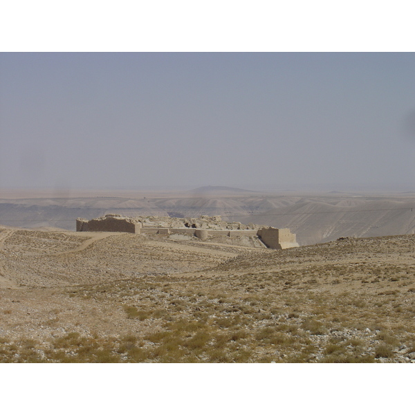 รูปถ่าย จอร์แดน(Jordan) ถนนจากเปตราไปดานา(Petra to Dana road) 2004-10 5