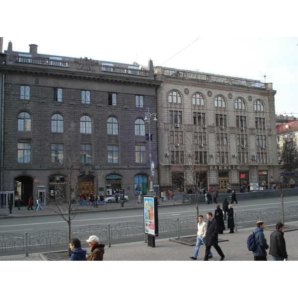 รูปถ่าย ยูเครน(Ukraine) เคียฟ(Kiev) ถนนเครชชาตือค(Kreschatyk Street) 2007-03 27