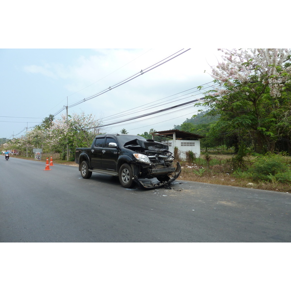 รูปถ่าย ไทย(Thailand) เกาะช้าง(Ko Chang) ถนนบนเกาะ(Island road) 2011-02 28