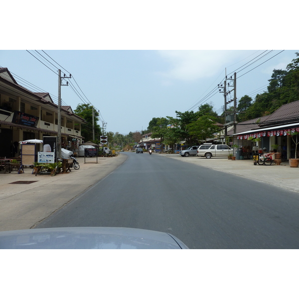 รูปถ่าย ไทย(Thailand) เกาะช้าง(Ko Chang) ถนนบนเกาะ(Island road) 2011-02 51