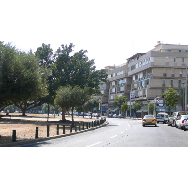 รูปถ่าย อิสราเอล(Israel) เทลอาวีฟ(Tel Aviv) จัตุรัสกิการ์ฮาเมดีนา(Kikar Hamedina) 2007-06 30