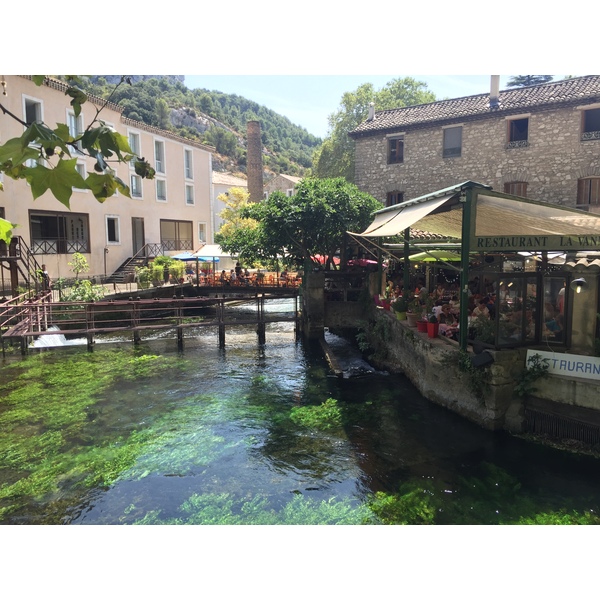 รูปถ่าย ฝรั่งเศส(France) ฟงแตน-เดอ-โวกลูซ(Fontaine-de-Vaucluse) 2017-08 28