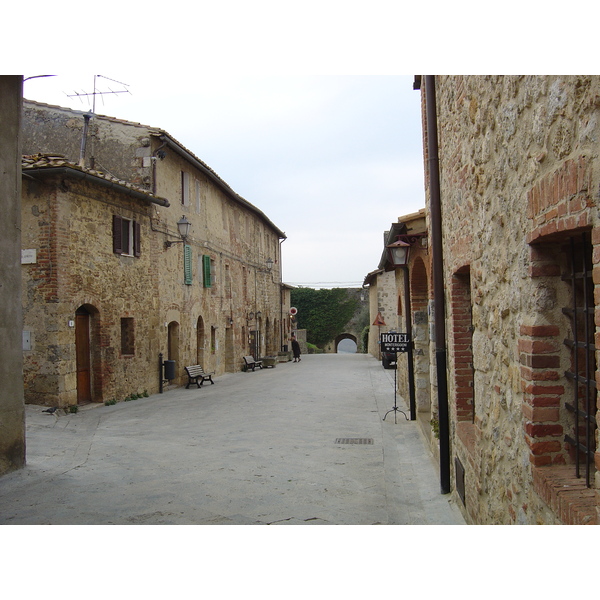 รูปถ่าย อิตาลี(Italy) มงเตอร์ริกกิโอนี(Monteriggioni) 2004-03 7