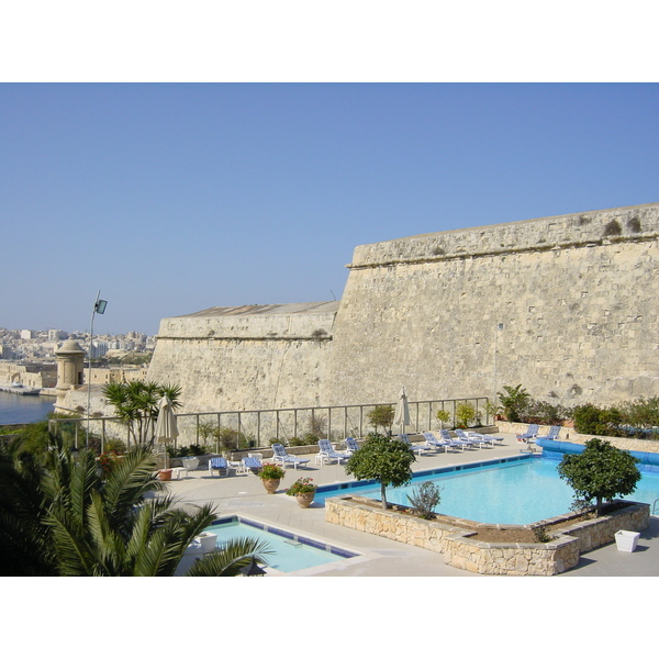 รูปถ่าย มอลตา(Malta) โรงแรมเลอเมอริเดียน ฟีนิเชีย(Le Meridien Phoenicia Hotel) 2003-03 14
