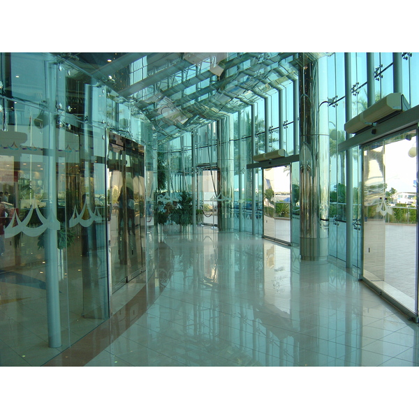 รูปถ่าย สหรัฐอาหรับเอมิเรตส์(United Arab Emirates) อาบูดาบี(Abu Dhabi) มารีนามอลล์(Marina Mall) 2005-09 17