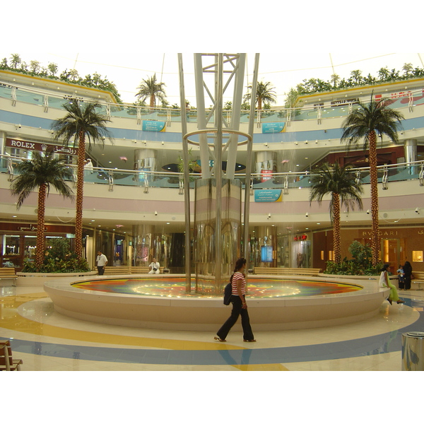 รูปถ่าย สหรัฐอาหรับเอมิเรตส์(United Arab Emirates) อาบูดาบี(Abu Dhabi) มารีนามอลล์(Marina Mall) 2005-09 13