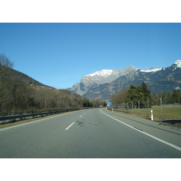 รูปถ่าย สวิสเซอร์แลนด์(Switzerland) ถนนจากคูร์ไปวาดุซ(Chur to Vaduz Road) 2007-01 2