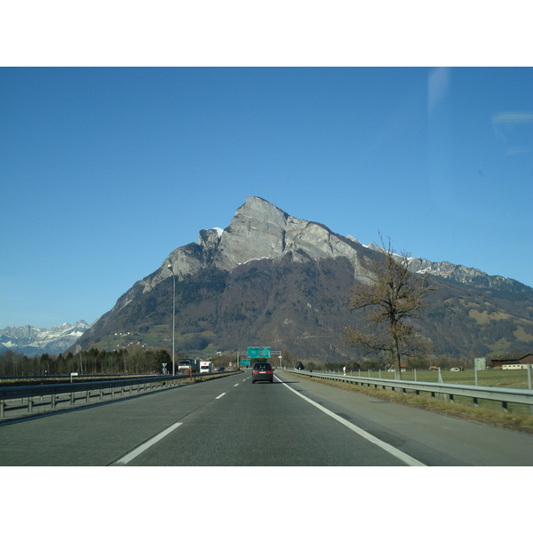 รูปถ่าย สวิสเซอร์แลนด์(Switzerland) ถนนจากคูร์ไปวาดุซ(Chur to Vaduz Road) 2007-01 5