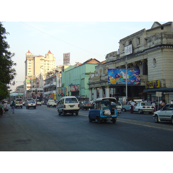 รูปถ่าย พม่า(Myanmar) ย่างกุ้ง(Yangon) 2005-01 42