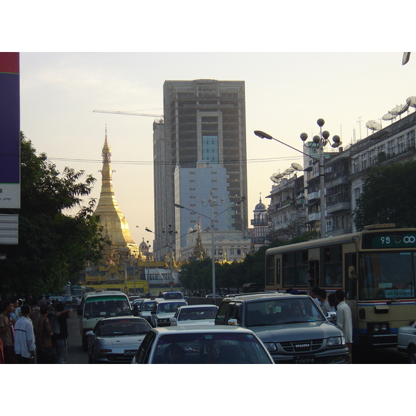 รูปถ่าย พม่า(Myanmar) ย่างกุ้ง(Yangon) 2005-01 220