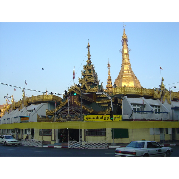 รูปถ่าย พม่า(Myanmar) ย่างกุ้ง(Yangon) 2005-01 254