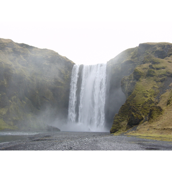 รูปถ่าย ไอซ์แลนด์(Iceland) สโคกาฟอส(Skogafoss) 2003-03 15