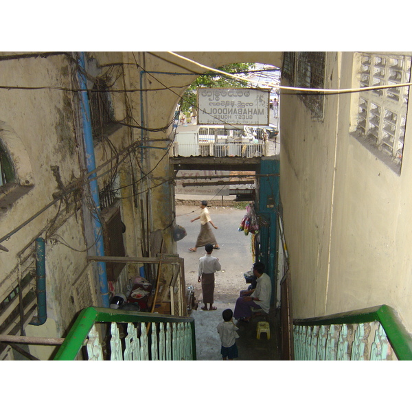 รูปถ่าย พม่า(Myanmar) ย่างกุ้ง(Yangon) เกสต์เฮาส์มหาบันดูลา(Mahabandoola Guest House) 2005-01 5