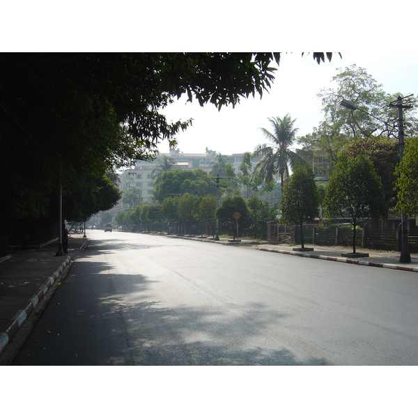 รูปถ่าย พม่า(Myanmar) ย่างกุ้ง(Yangon) 2005-01 172