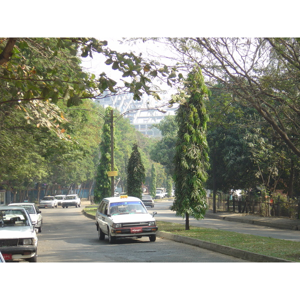 รูปถ่าย พม่า(Myanmar) ย่างกุ้ง(Yangon) 2005-01 147