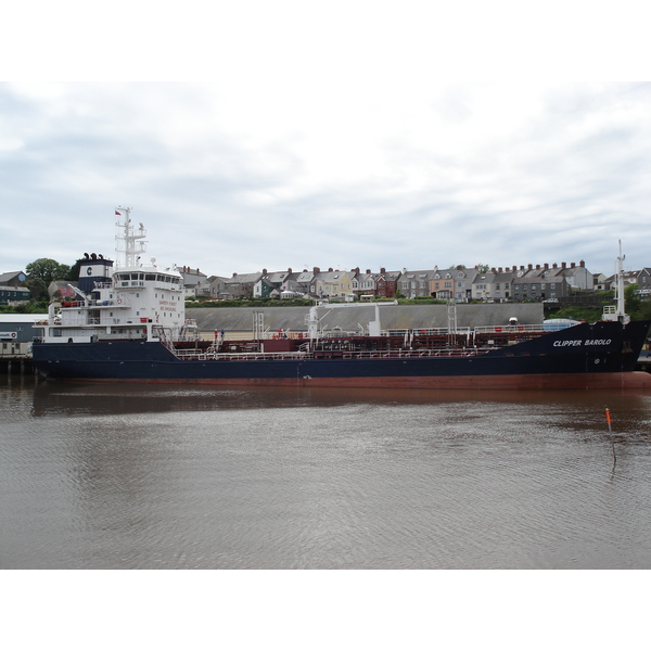 รูปถ่าย อังกฤษ(United Kingdom) เปมโบรคเชอร์(Pembrokeshire) มิลฟอร์ดเฮเวน(Milford Haven) 2006-05 10