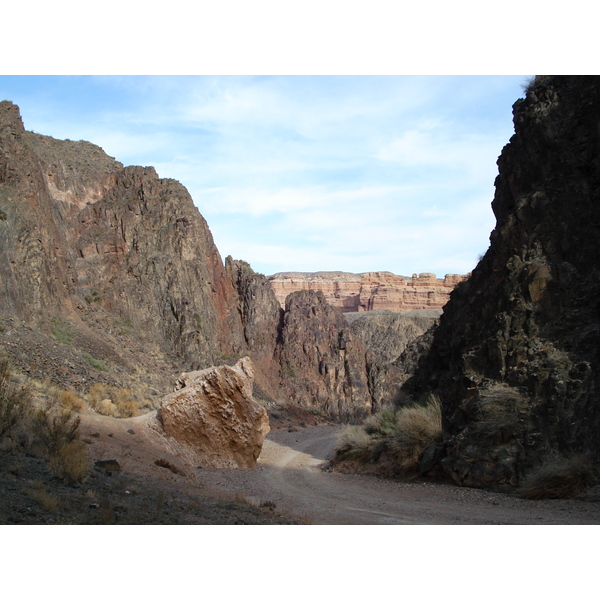 รูปถ่าย คาซัคสถาน(Kazakhstan) หุบผาชารึน(Charyn Canyon) 2007-03 209