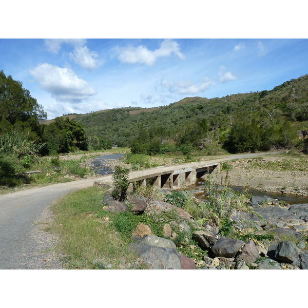 รูปถ่าย นิวแคลิโดเนีย(New Caledonia) ถนนจากตงตูตาไปทีโอ(Tontouta to Thio road) 2010-05 109
