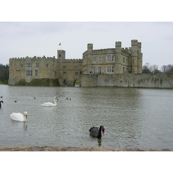 รูปถ่าย อังกฤษ(United Kingdom) ปราสาทลีดส์(Leeds castle) 2001-04 18