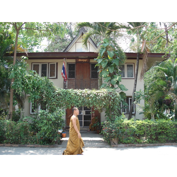 รูปถ่าย ไทย(Thailand) เชียงใหม่(Chiang Mai) ข้างในคุเมืองเชียงใหม่(Inside Canal) วัดเจดีย์หลวงวรวิหาร(Wat Chediluang Varaviharn temple) 2006-04 2