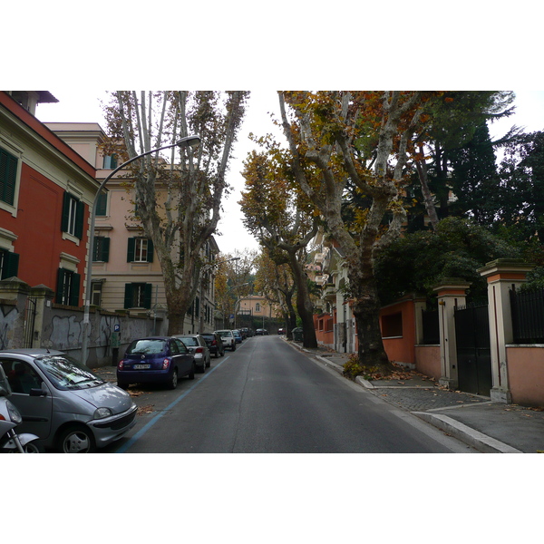 รูปถ่าย อิตาลี(Italy) โรม(Rome) ถนนเตรนตาอาปรีเล(Viale Trenta Aprile) 2007-11 13