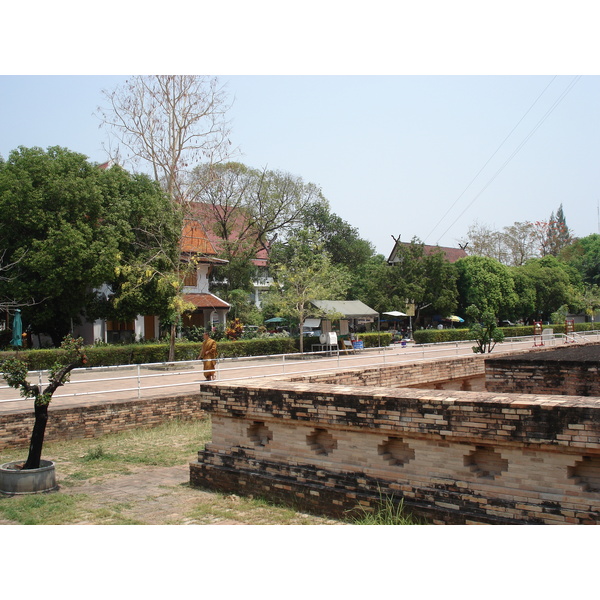 รูปถ่าย ไทย(Thailand) เชียงใหม่(Chiang Mai) ข้างในคุเมืองเชียงใหม่(Inside Canal) วัดเจดีย์หลวงวรวิหาร(Wat Chediluang Varaviharn temple) 2006-04 25
