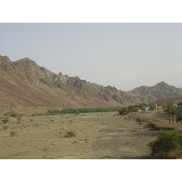 รูปถ่าย โอมาน(Oman) จากบูไรมิไปถนนโซฮาร์(Buraimi to Sohar road) 2005-03 30
