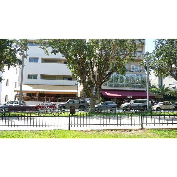 รูปถ่าย อิสราเอล(Israel) เทลอาวีฟ(Tel Aviv) ถนนรอธส์ไชลด์(Rothschild Street) 2007-06 36