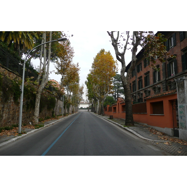 รูปถ่าย อิตาลี(Italy) โรม(Rome) ถนนเตรนตาอาปรีเล(Viale Trenta Aprile) 2007-11 26