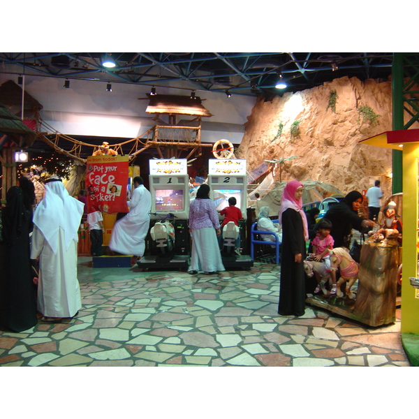 รูปถ่าย สหรัฐอาหรับเอมิเรตส์(United Arab Emirates) ดูไบ(Dubai) ห้างเดราซิตี้เซ็นเตอร์(Deira City Center Mall) 2005-09 17