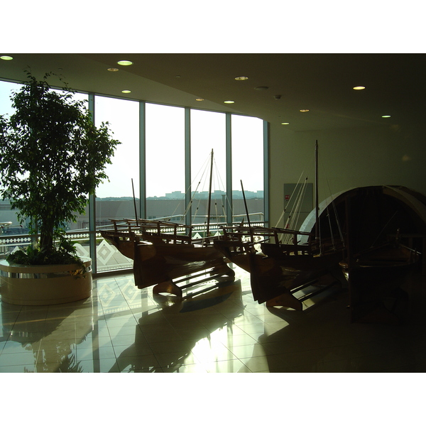 รูปถ่าย สหรัฐอาหรับเอมิเรตส์(United Arab Emirates) อาบูดาบี(Abu Dhabi) มารีนามอลล์(Marina Mall) 2005-09 11