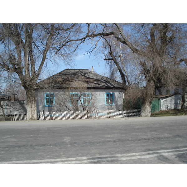 รูปถ่าย คาซัคสถาน(Kazakhstan) ถนนจากอัลมาตีไปหุบผาชารึน(Almaty to Charyn Canyon road) 2007-03 168
