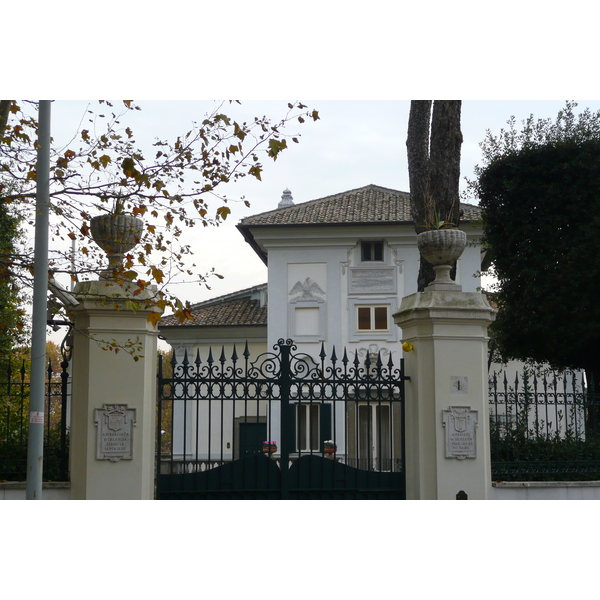 รูปถ่าย อิตาลี(Italy) โรม(Rome) ถนนเตรนตาอาปรีเล(Viale Trenta Aprile) 2007-11 2