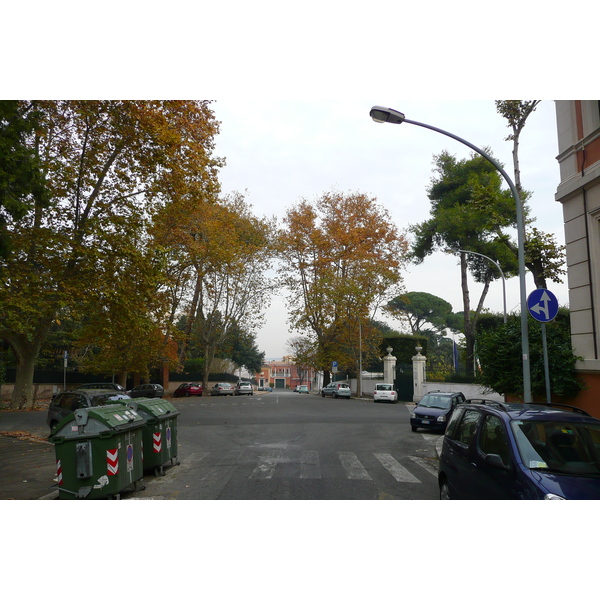 รูปถ่าย อิตาลี(Italy) โรม(Rome) ถนนจาโกโมเมดีชี(Via Giacomo Medici) 2007-11 0