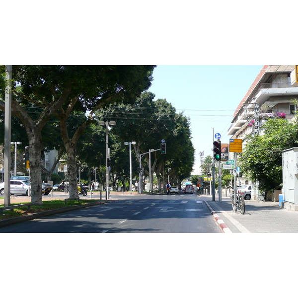 รูปถ่าย อิสราเอล(Israel) เทลอาวีฟ(Tel Aviv) ถนนรอธส์ไชลด์(Rothschild Street) 2007-06 27