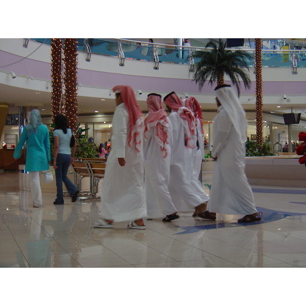 รูปถ่าย สหรัฐอาหรับเอมิเรตส์(United Arab Emirates) อาบูดาบี(Abu Dhabi) มารีนามอลล์(Marina Mall) 2005-09 7