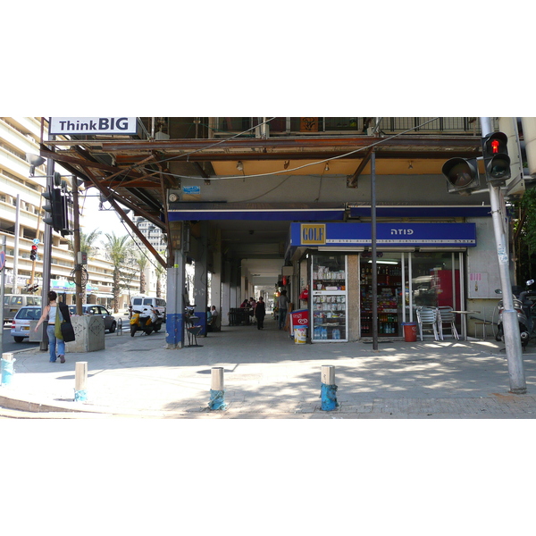 รูปถ่าย อิสราเอล(Israel) เทลอาวีฟ(Tel Aviv) ถนนอิบน์กบีรอล(Ibn Gvirol Street) 2007-06 17