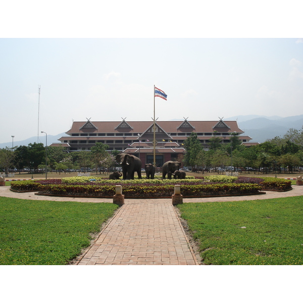 รูปถ่าย ไทย(Thailand) เชียงใหม่(Chiang Mai) ข้างในคุเมืองเชียงใหม่(Inside Canal) ศาลากลาง(City Hall) 2006-04 0