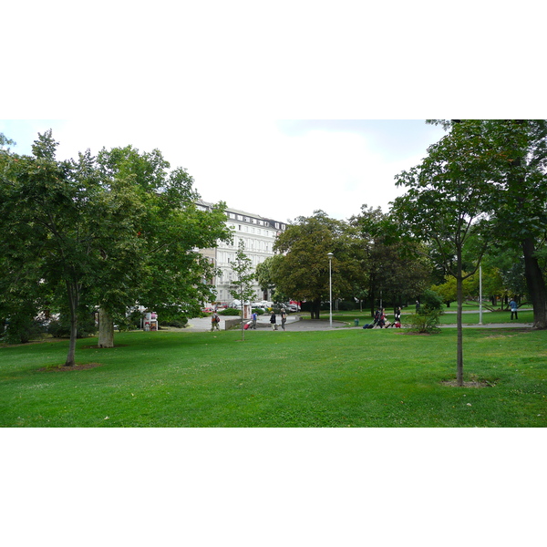 รูปถ่าย สาธารณรัฐเช็ก(Czech Republic) ปราก(Prague) ออปเลตาโลวา(Opletalova) 2007-07 26