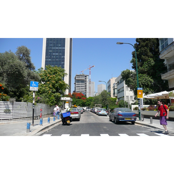 รูปถ่าย อิสราเอล(Israel) เทลอาวีฟ(Tel Aviv) ถนนอิบน์กบีรอล(Ibn Gvirol Street) 2007-06 26