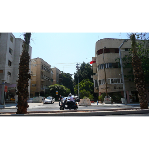 รูปถ่าย อิสราเอล(Israel) เทลอาวีฟ(Tel Aviv) ถนนอิบน์กบีรอล(Ibn Gvirol Street) 2007-06 16