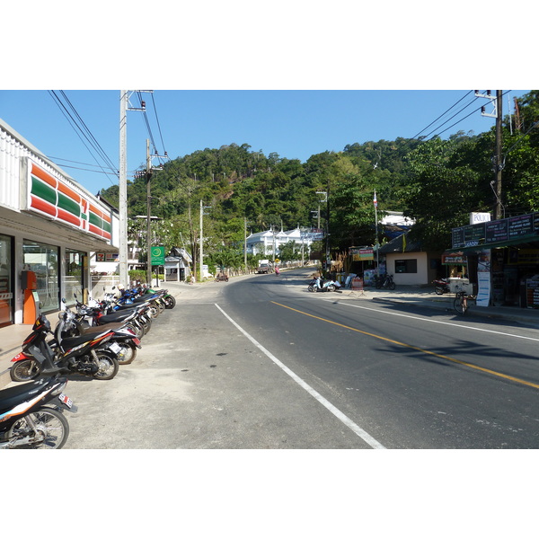 รูปถ่าย ไทย(Thailand) เกาะช้าง(Ko Chang) ถนนบนเกาะ(Island road) 2011-02 84