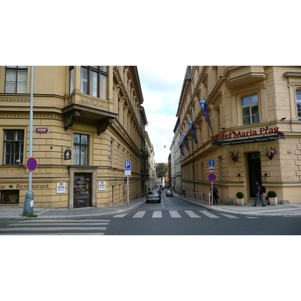 รูปถ่าย สาธารณรัฐเช็ก(Czech Republic) ปราก(Prague) ออปเลตาโลวา(Opletalova) 2007-07 21