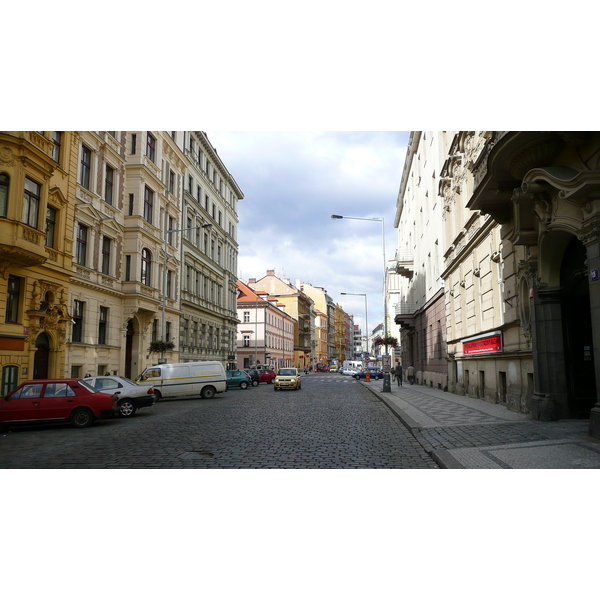 รูปถ่าย สาธารณรัฐเช็ก(Czech Republic) ปราก(Prague) ออปเลตาโลวา(Opletalova) 2007-07 16