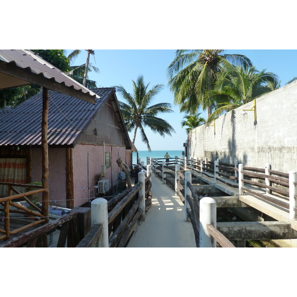 รูปถ่าย ไทย(Thailand) เกาะช้าง(Ko Chang) ถนนบนเกาะ(Island road) 2011-02 9