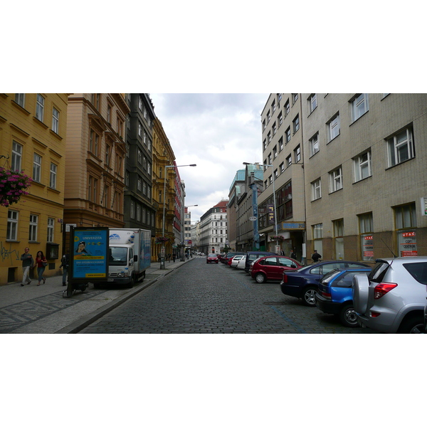 รูปถ่าย สาธารณรัฐเช็ก(Czech Republic) ปราก(Prague) ออปเลตาโลวา(Opletalova) 2007-07 14